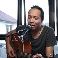 Download Lagu mp3 Felix Irwan - Di Saat Kau Harus Memilih - Pance Pondaag (Cover)